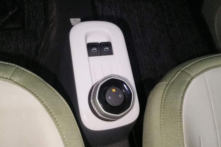 Used Geely Galaxy Panda 2025 210km Panda Rider Gear Lever