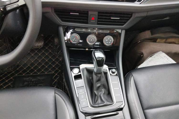 Used Volkswagen Sagitar 2021 200TSI DSG Excellence Edition Gear Lever