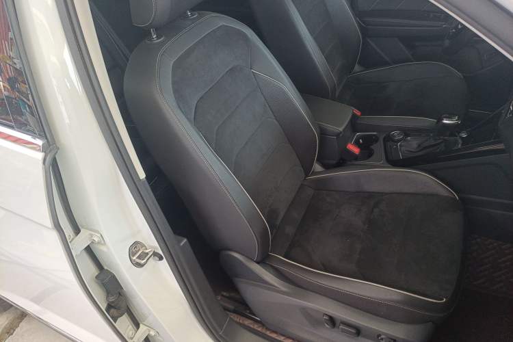 Used Volkswagen Tayron 2020 380TSI Four-Wheel Drive Luxury Connect Pro Edition Right Front Seat