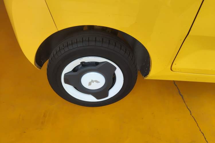 Used Wuling Hongguang MINIEV 2021 Macaron Premium Model – Lithium-NMC Right Rear Wheel Hub