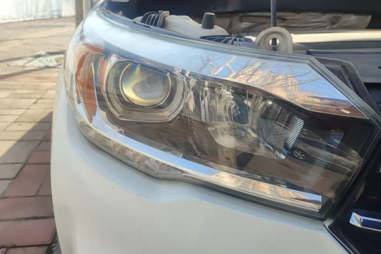 Used GAC Trumpchi GS4 2015 200T Manual Luxury Edition Right Front Headlight