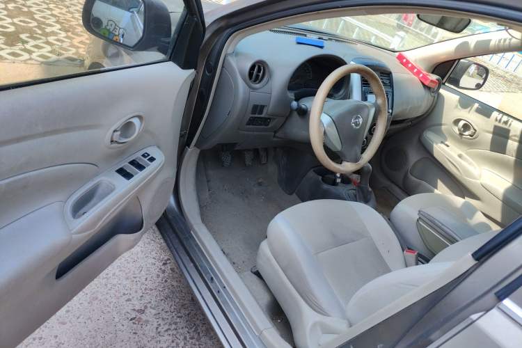 Used Nissan Sunny 2014 1.5XE Manual Elite Edition Driver Seat