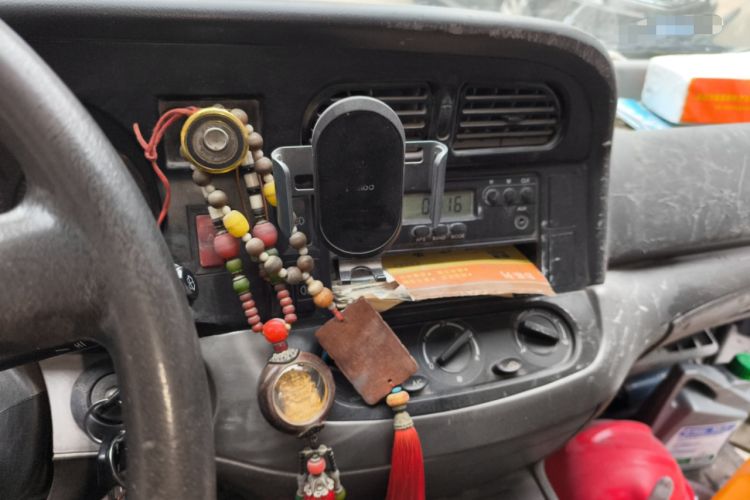 Used Jinbei Hiace 2014 2.0L 5th-Gen Power King Comfort Version V19
