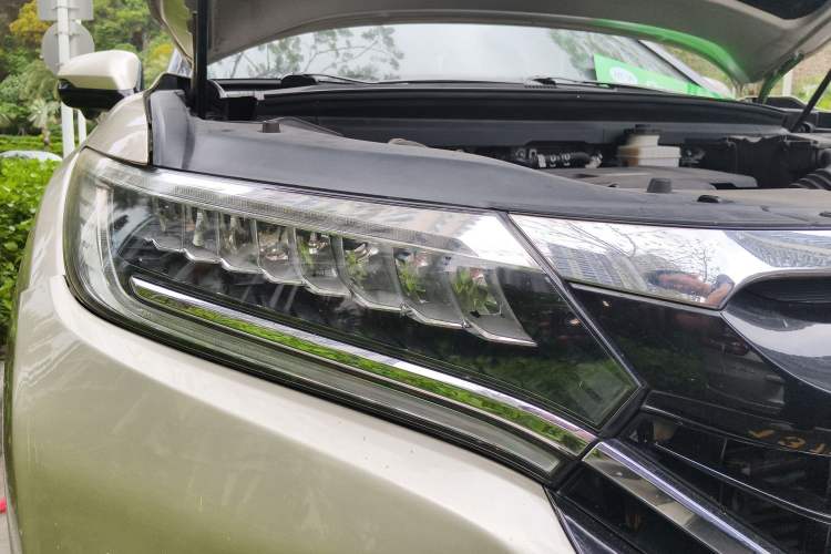 Used Honda UR-V 2017 370TURBO 2WD Prestige Edition China V Right Front Headlight