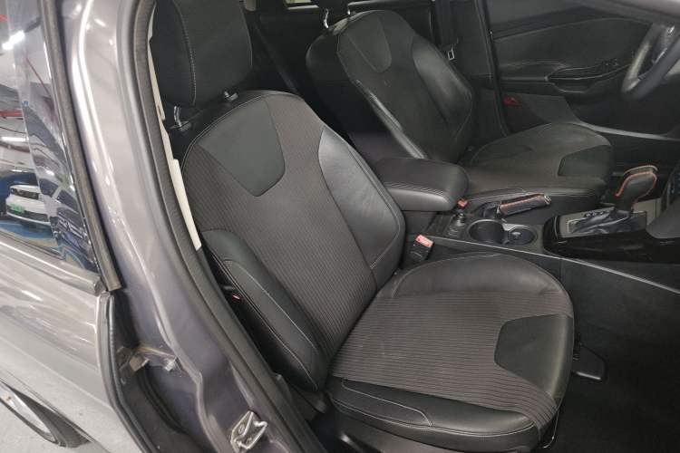 Used Ford Focus 2012 Sedan 1.6L Automatic Fashion Edition
