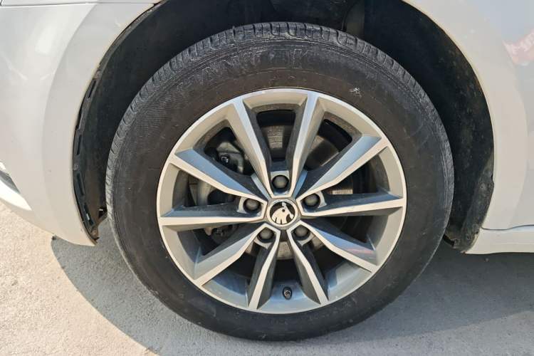 Used Skoda Octavia 2020 1.5L Automatic SmartDrive Luxury Edition Exterior 4