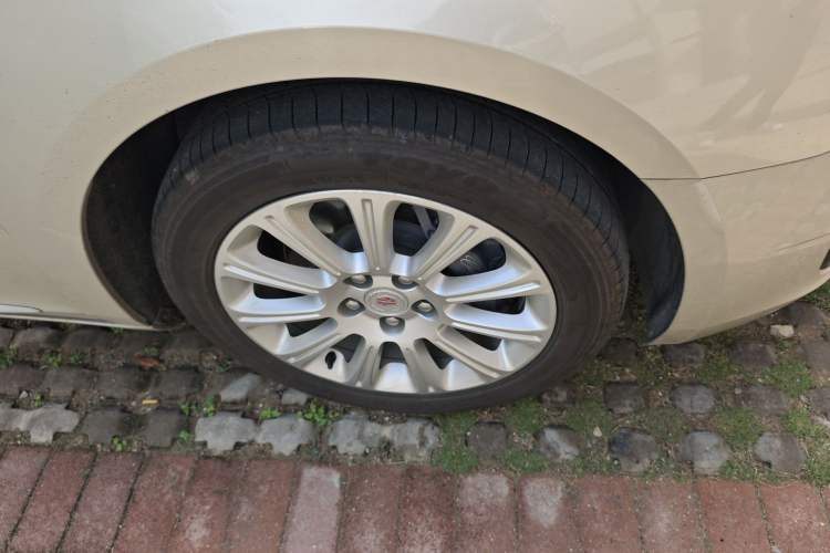 Used Cadillac XTS 2013 28T Comfort Model Right Front Wheel Hub