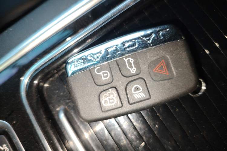 Used Jaguar XFL 2020 XFL 2.0T P200 Two-Wheel-Drive Rally Flag Edition
