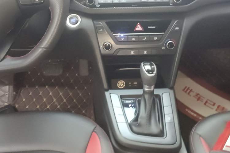 Used Hyundai Elantra (6th Generation / Lingdong) 2018 1.4T Dual-Clutch Xuan Dong · Dynamic Edition Gear Lever