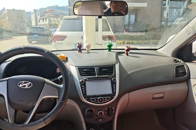 Used Hyundai Verna (older generation) 2014 1.4L Manual Smart GLS Trim
