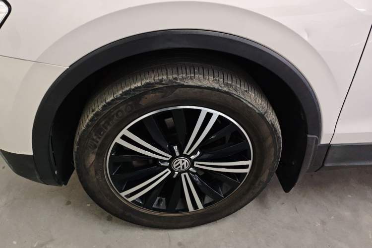 Used Volkswagen Tiguan L 2020 330TSI Automatic Two-Wheel Drive Panoramic Comfort Edition China VI Standard
