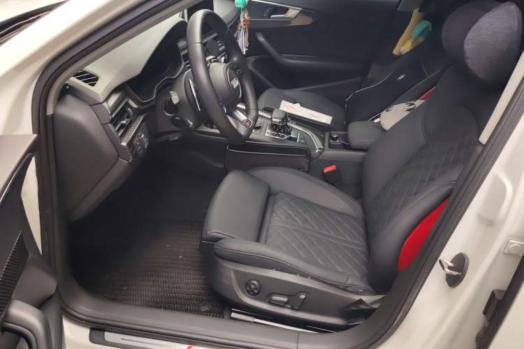 Used Audi A4L 2019 40 TFSI Fashion Edition China VI Emission Standard
