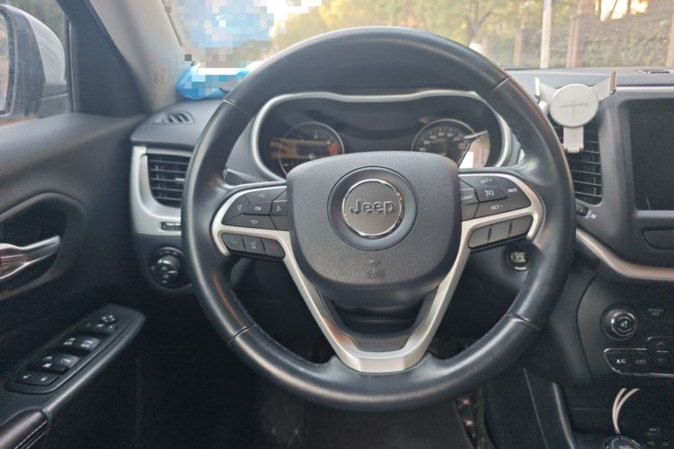 Used Jeep Cherokee 2016 2.4L Professional Smart Version
