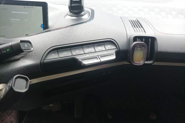 Used Baojun KiWi EV 2022 Artist Lite Edition Lithium Iron Phosphate Audio And AC Panel