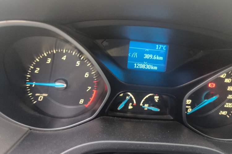 Used Ford Focus 2012 Hatchback 1.6L Manual Fashion Edition
