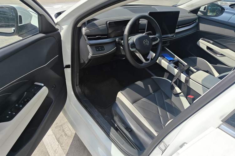 Used Volkswagen Sagitar 2026 Model L 300TSI DSG Luxury Version Driver Seat