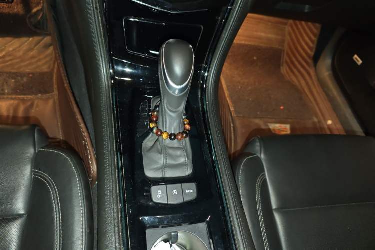 Used Cadillac ATS-L 2017 28T Fashion Edition Gear Lever