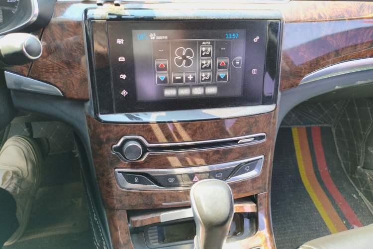 Used Dongfeng Aeolus A9 2016 1.8T Luxury Model Audio And AC Panel