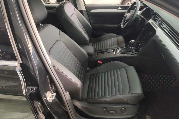 Used Volkswagen Magotan 2023 2 Million Units Limited-Edition 280TSI DSG Comfort Version Right Front Seat