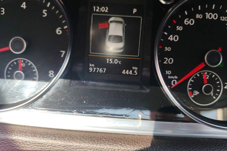 Used Volkswagen FAW-Volkswagen CC 2018 1.8TSI Luxury Model Odometer Close Up