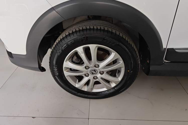 Used Dongfeng Fengon 370 2016 1.5L Manual Elite Home Edition 7-Seater Exterior 2