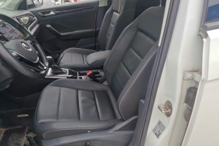 Used Volkswagen T-ROC 2022 280TSI DSG Two-Wheel Drive Comfort PLUS Left Front Seat