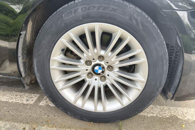 Used BMW 5 Series 2014 525Li Leading Model
