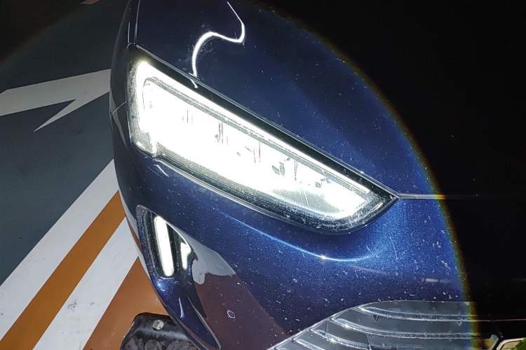 Used Hima AITO M5 2022 Range-Extended Rear-Drive Standard Version Right Front Headlight