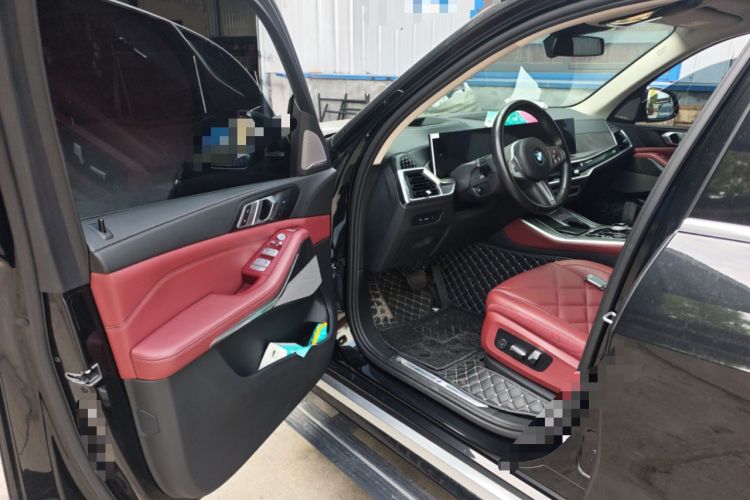 Used BMW X5 2023 xDrive 30Li Luxury M Sport Package
