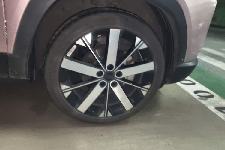 Used Geely Auto icon 2023 1.5TD Chocolate Smoothie Edition Right Front Wheel Hub