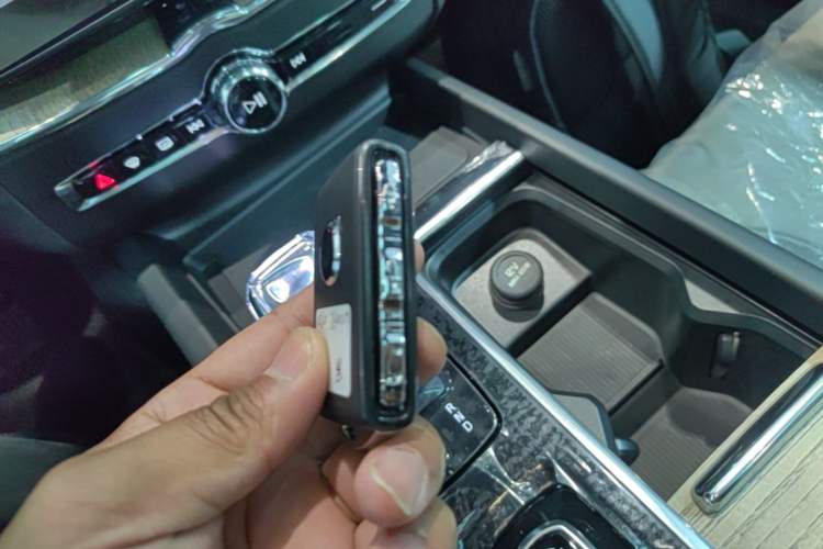 Used Volvo XC60 2026 B5 4x4 Smart Luxury Edition Vehicle Key