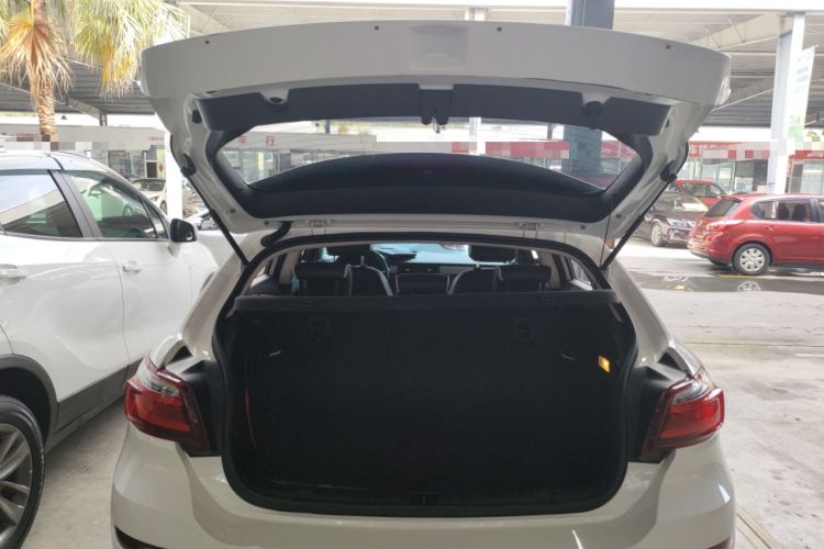 Used Qoros 3 2016 Hatchback 1.6L Automatic Zhiyue Model
