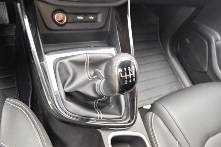 Used Baojun 530 2021 Global Car Anniversary Edition 1.5T Manual Luxury Model 6 Seats Gear Lever