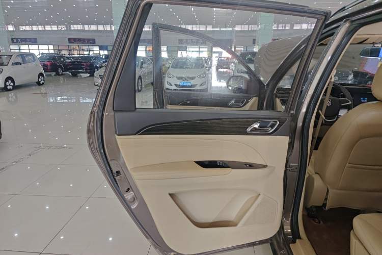 Used Baojun 730 2016 1.5L Manual Comfort Version 7 Seats China V Emission Standard
