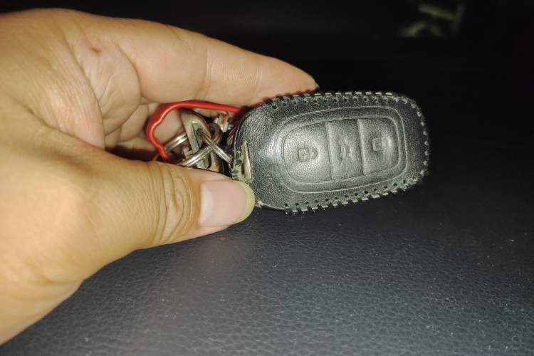 Used Soueast V6 Lingshi 2014 1.5L Manual Luxury Edition for Women
