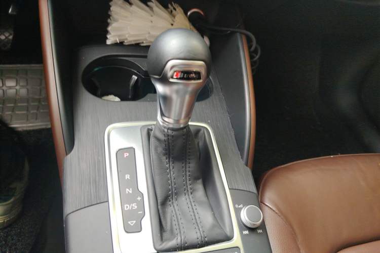 Used Audi A3 2014 Limousine 35 TFSI Automatic Comfort Model Gear Lever