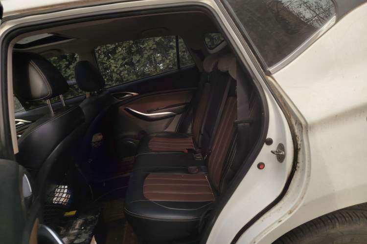 Used BYD Song 2017 Gaishi Upgrade Edition 1.5TI Manual Leading Model