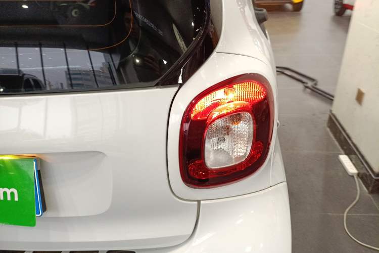 Used smart fortwo 2018 1.0L 52kW Hardtop Dynamic Version China V Right Rear Taillight