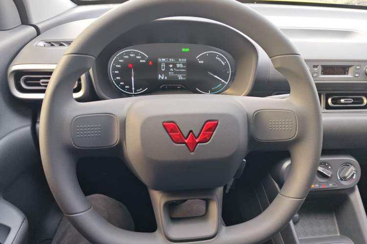 Used Wuling Hongguang New Energy 2024 All-Electric Model 300KM Practical Version