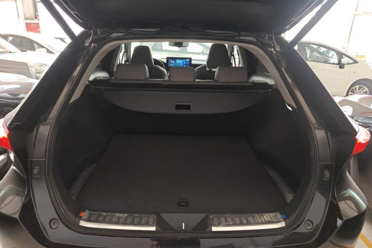 Used Toyota Harrier 2022 2.0L CVT Two-Wheel Drive Deluxe Edition
