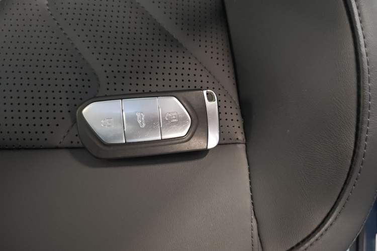 Used VOYAH FREE 2021 Four-Wheel Drive Standard Range-Extended Exclusive Luxury Package Vehicle Key