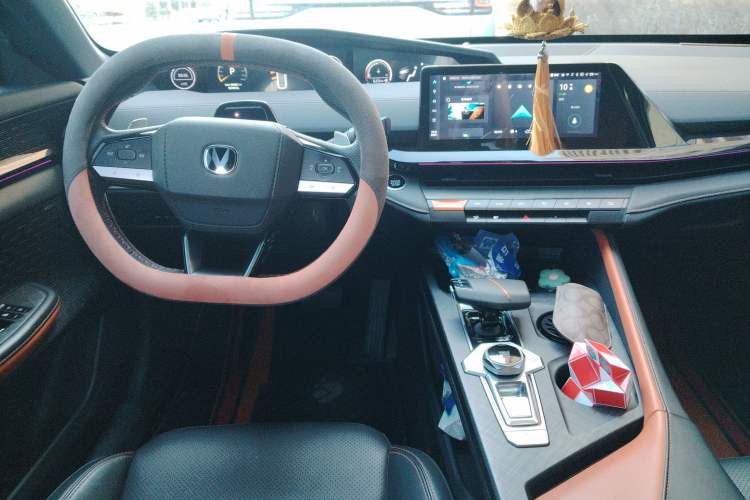 Used CHANGAN UNI-V 2022 1.5T Prestige Version Center Console