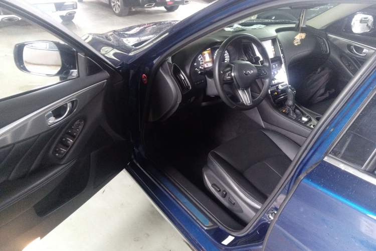 Used Infiniti Q50L 2018 2.0T Enjoyment Version China VI Standard

