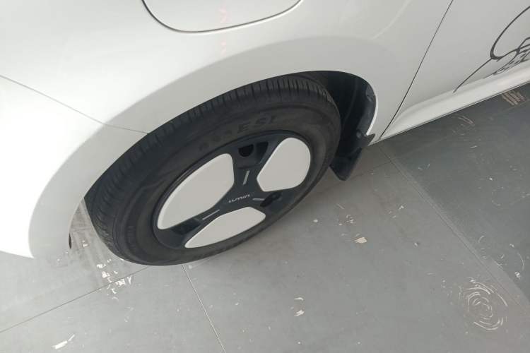 Used CHANGAN NEVO Lumin 2022 155 km – Refreshingly Sweet Edition Left Front Wheel Hub