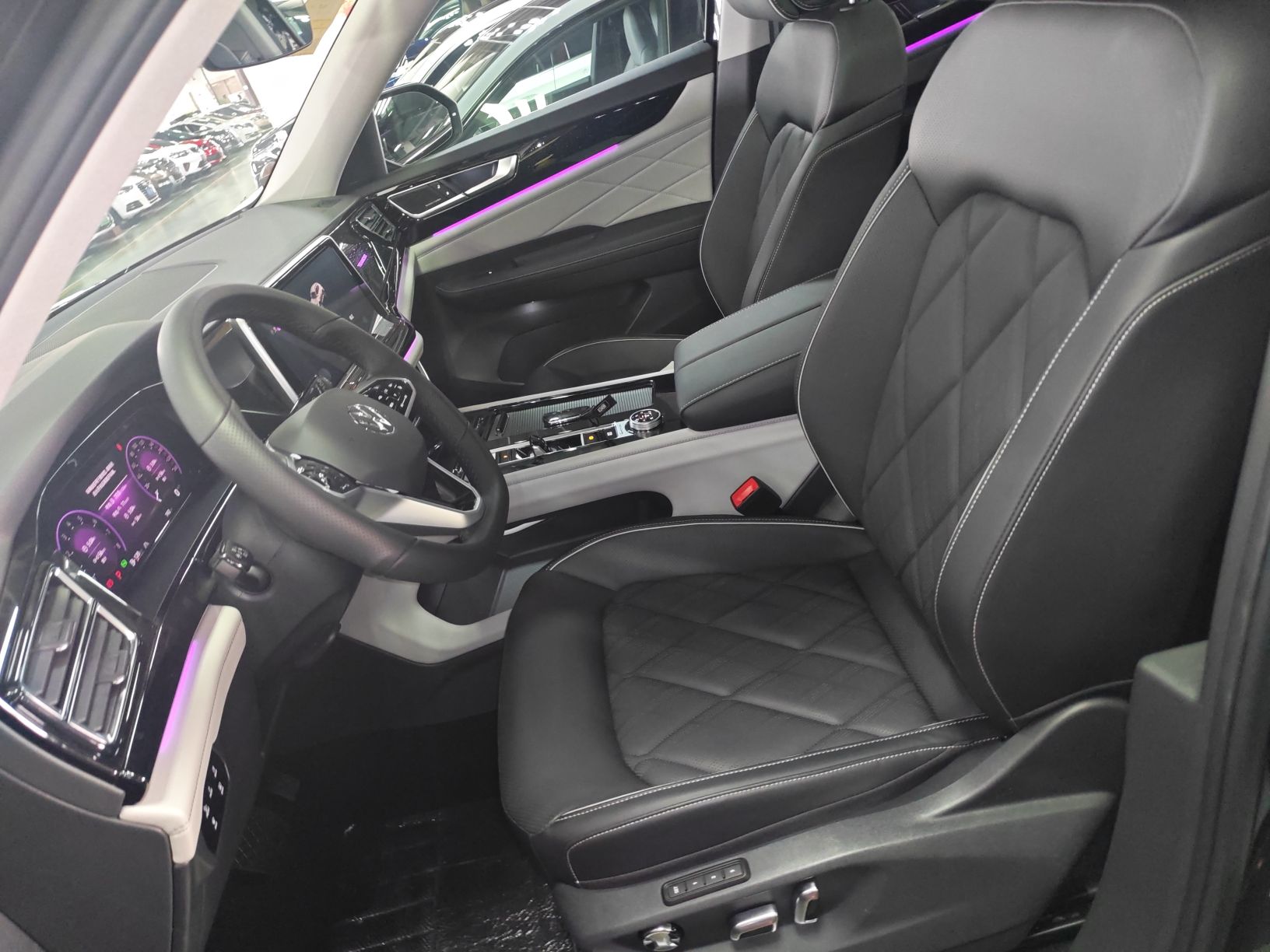 Переднее сиденье в автомобиле