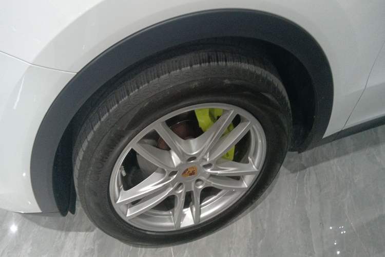 Used Porsche Cayenne E-Hybrid 2021 Cayenne E-Hybrid 2.0T Exterior 4