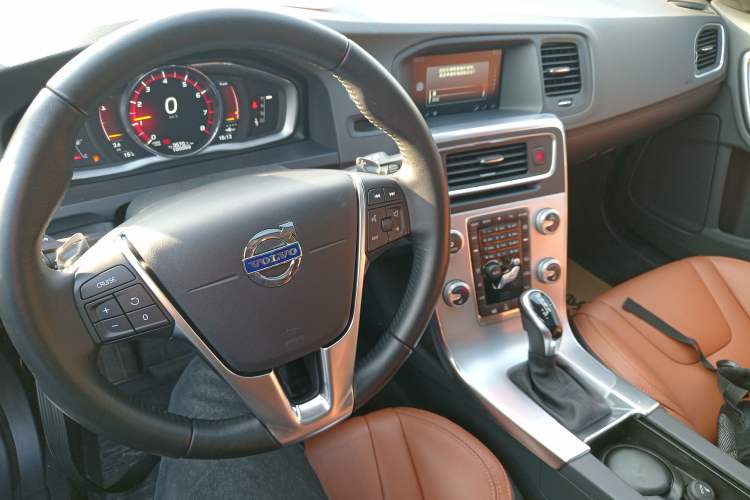 Used Volvo V60 2017 T5 Zhiya Edition China V Standard