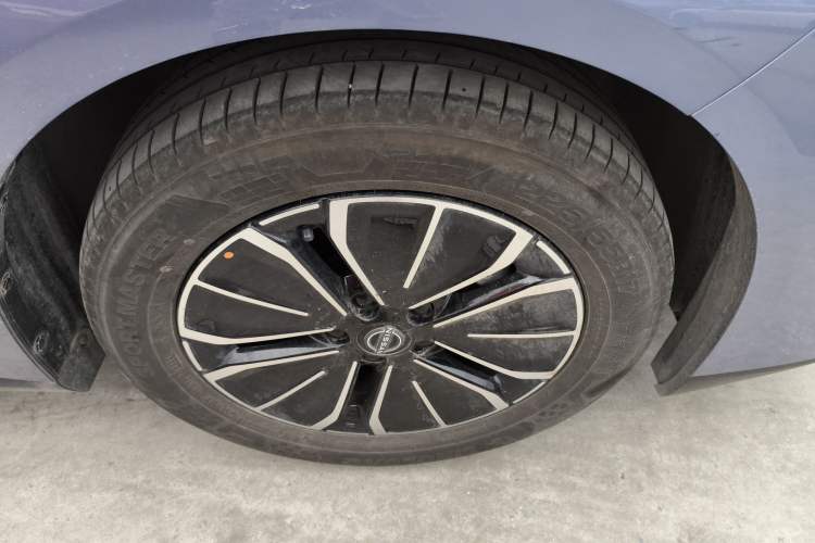 Used Nissan N6 2026 Model 180 Max Right Front Wheel Hub