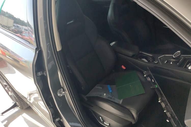 Used Lynk & Co 01 2021 2.0TD Two-Wheel-Drive Pro Trim Right Front Seat