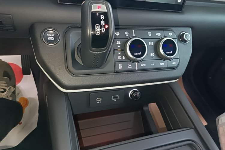 Used Land Rover Defender 2023 Facelift 90 2.0T P300 X-DYNAMIC HSE
